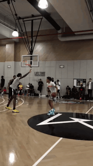 英超前瞻：西汉姆状态回勇盼继续抢分，利物浦欲止连败颓势（英超前瞻：西汉姆回暖力争再取积分，利物浦力求止住连败）