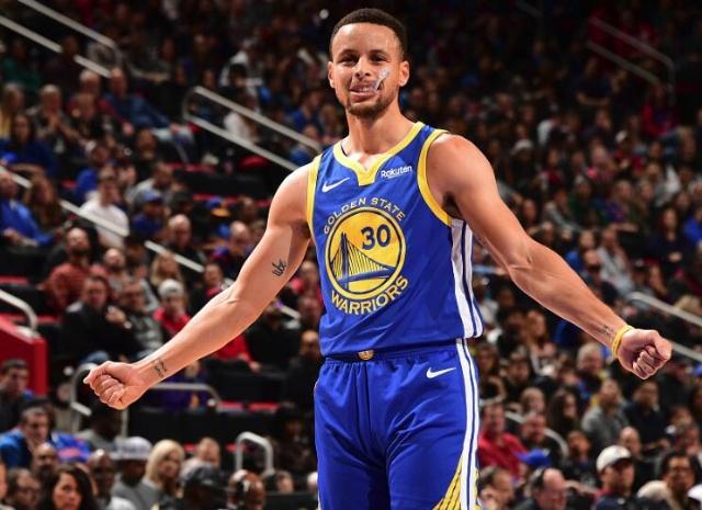 记者：皇马今天训练维尼修斯与姆巴佩长时间与教练组进行沟通（据记者报道，皇马今日训练中，维尼修斯和姆巴佩与教练组长时间交流）