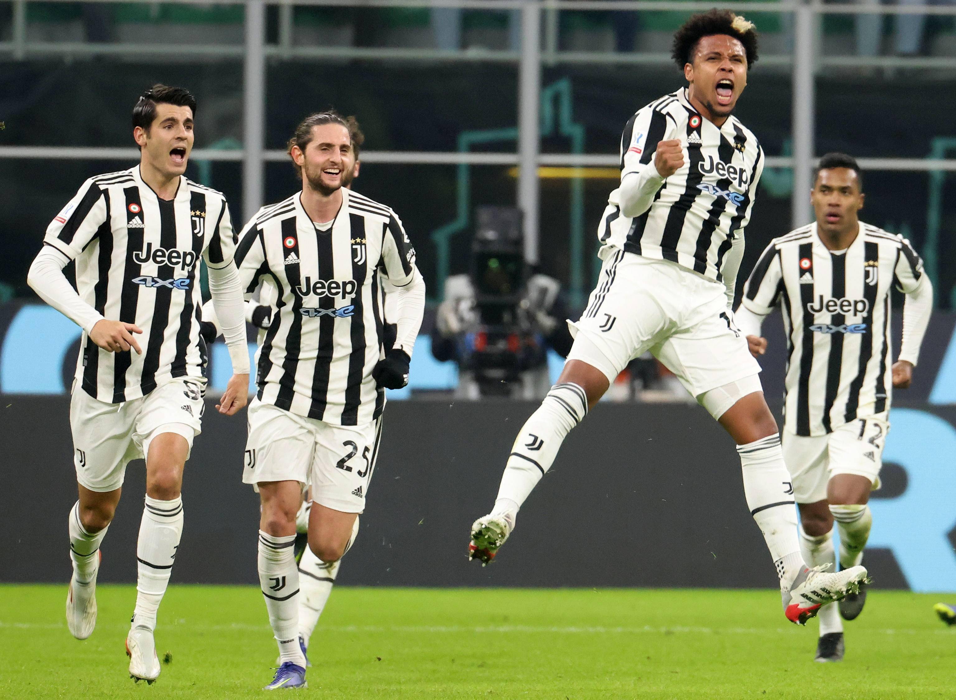 老队友见面，埃泽和奥利塞赛后交换了球衣（旧友重逢：埃泽与奥利塞赛后互换球衣）