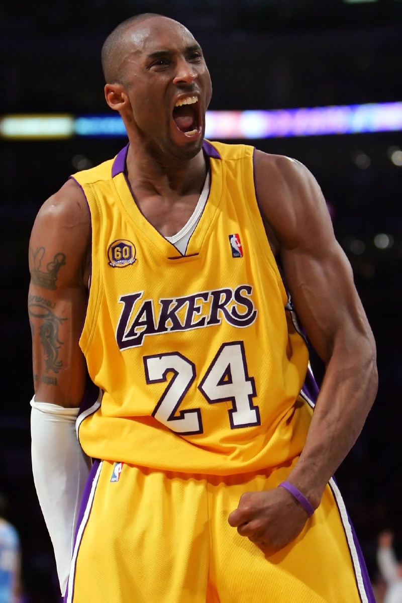 萨里：建议把VAR设备放的离替补席远一点，裁判需要冷静判断（萨里：应将VAR设备远离替补席，便于裁判冷静判罚）