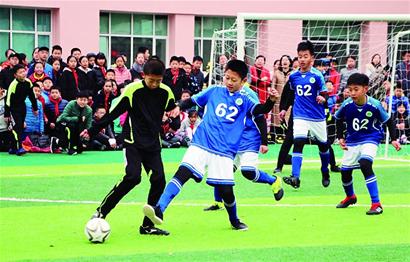 能否做到？拜仁有望成为首支欧冠客战巴黎取得三连胜的球队（拜仁冲击历史：有望成欧冠首支客场对巴黎实现三连胜的球队）