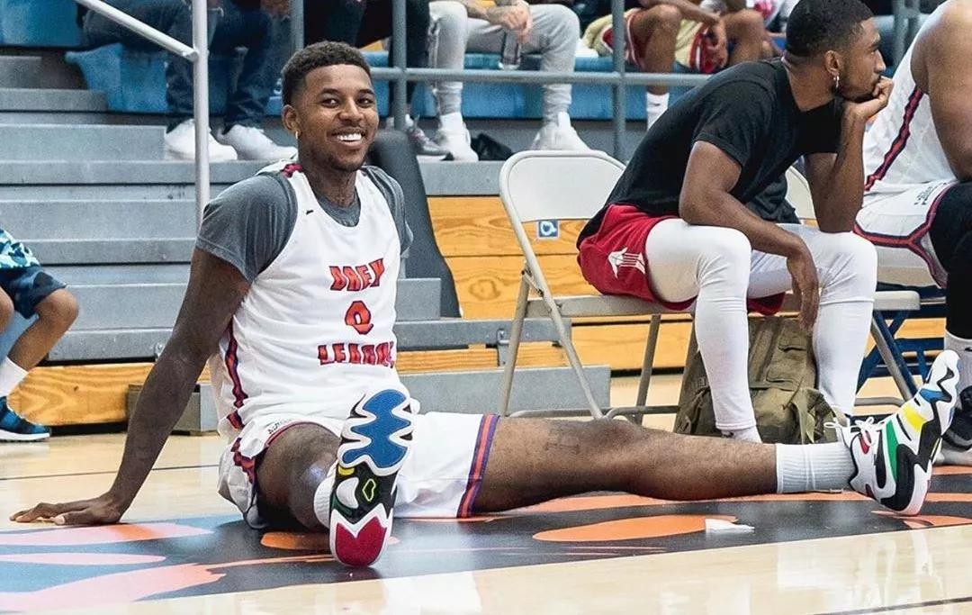 美记：鹈鹕球员和管理层认为威利·格林执教时，不严格约束锡安（美记称：鹈鹕球员与管理层认为威利·格林对锡安管控不严）