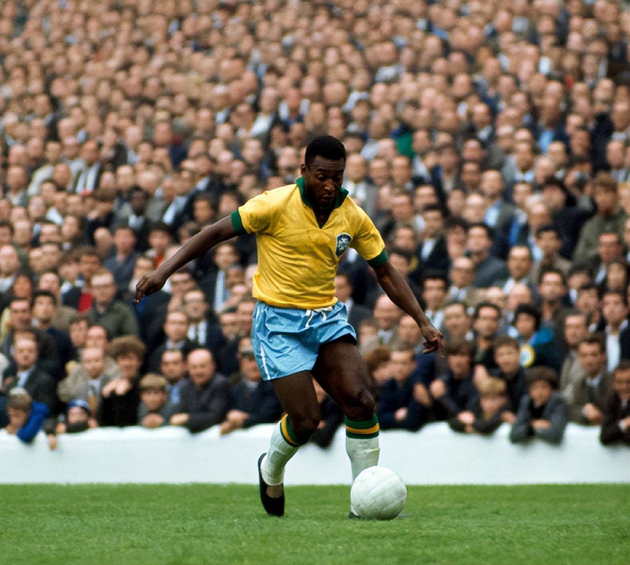 C罗关键进球帮助球队逆转取胜（C罗献关键一击，助球队完成逆转胜）