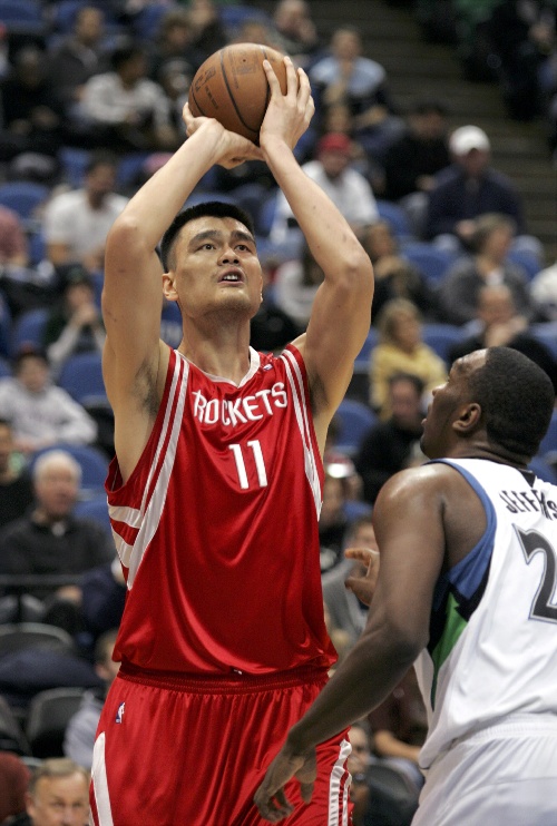 比肩东契奇！弗拉格35分追平独行侠近15年新秀最高分（弗拉格轰35分追平独行侠近15年新秀纪录，与东契奇比肩）