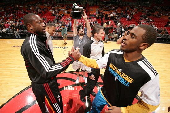 欧冠第4轮前瞻：双战术体系的博弈，两位神锋大战“群狼”（欧冠第4轮看点：两套战术正面碰撞，双神锋硬撼狼群）