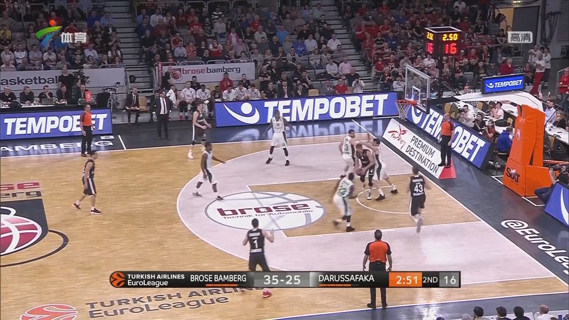 詹姆斯关键时刻统治比赛再次证明传奇无双（关键时刻詹姆斯接管全场，再度彰显传奇无双）