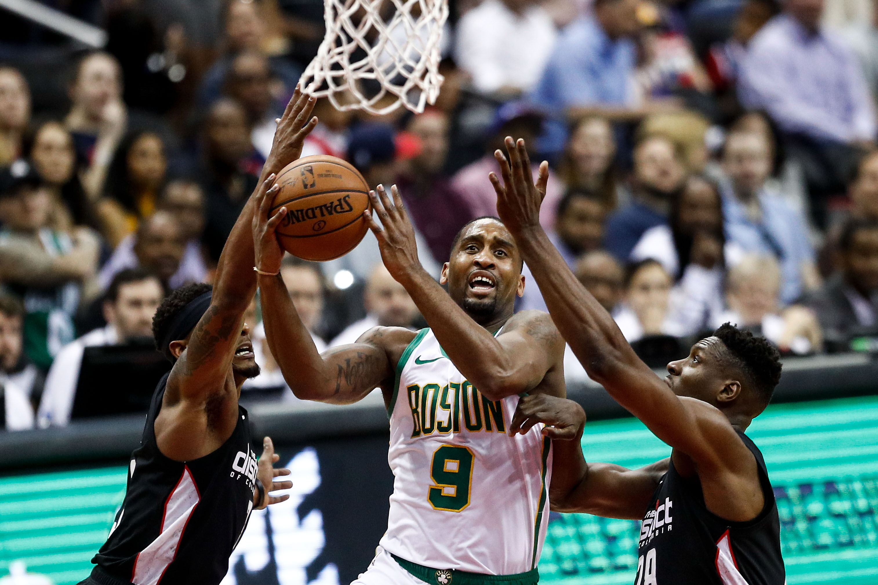 看国米的球也就从11／12赛季开始，最开始一直用...（追国米始于11／12赛季，起初一直用...）