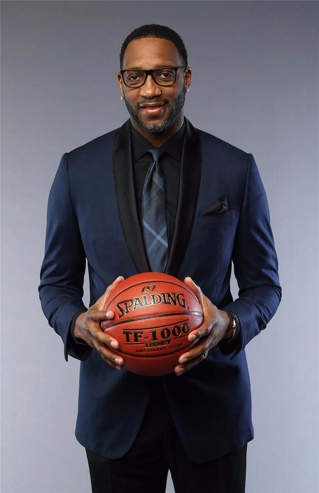 CBA：深圳男篮三分爆发 主场胜上海（CBA：深圳外线火力全开，主场力克上海）