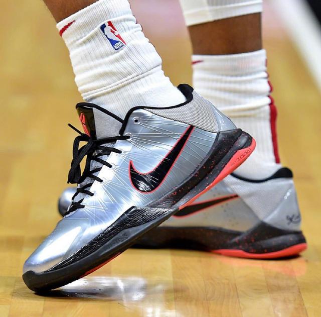 意媒：拜仁天才边锋利契纳或离队，尤文和米兰等队有意争夺（意媒：拜仁边路新星利契纳或将离队，尤文、米兰等队竞逐）