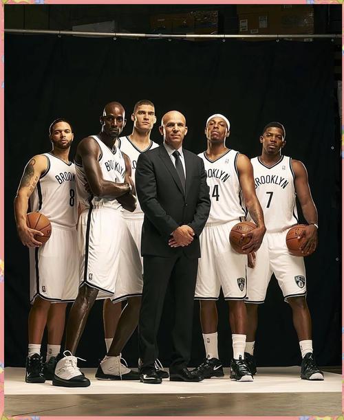 湖人浓眉哥篮下统治力助球队获胜（浓眉禁区统治，助湖人取胜）