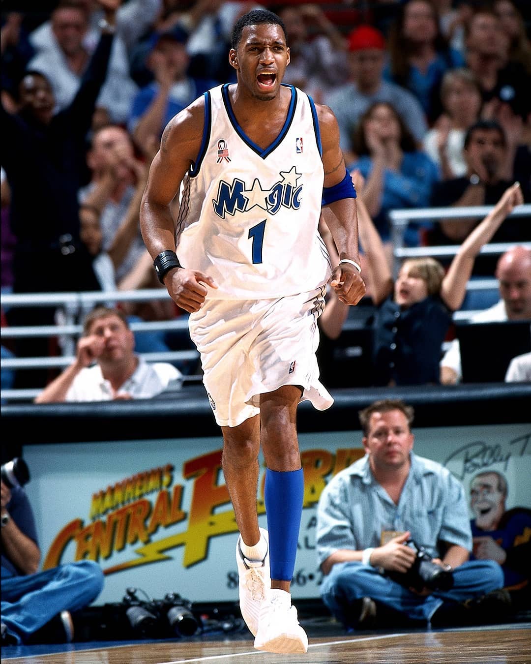 菲尔-琼斯：阿森纳可以充分利用拜仁在定位球防守上的弱点（菲尔-琼斯：阿森纳可充分利用拜仁定位球防守漏洞）