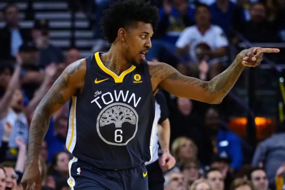 记者：申花队昨天傍晚抵达天津，出征的队伍中没有门将薛庆浩（申花昨傍晚抵津，出征名单未见门将薛庆浩）