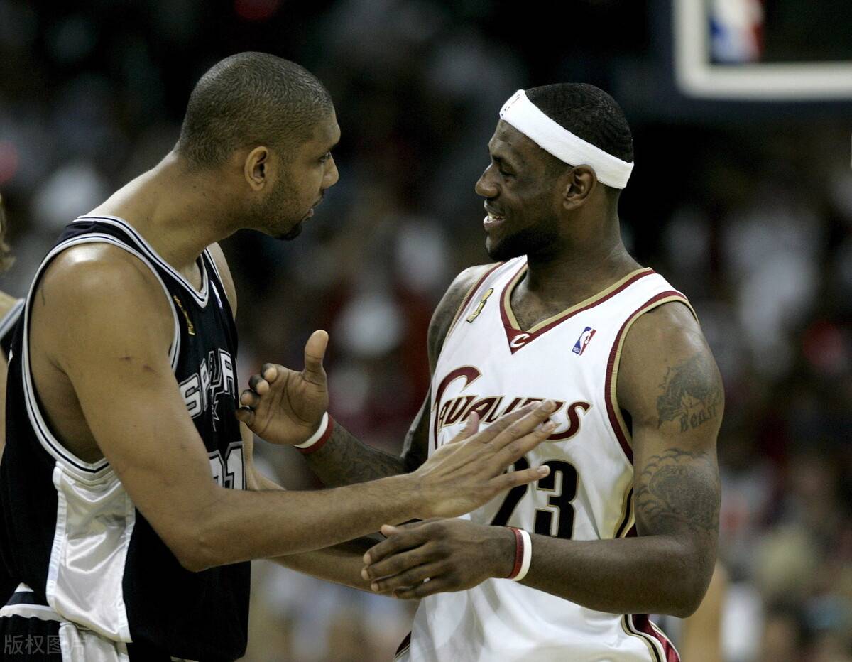 库里一战刷爆纪录！勇士全场沸腾（库里一战打破多项纪录！勇士主场嗨翻天）