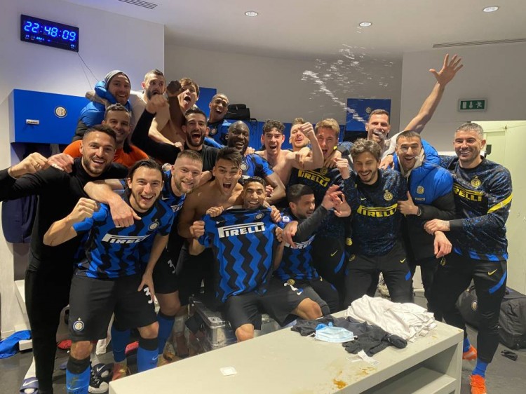 纳瓦斯：退役前一年因髋关节问题我甚至无法陪孩子们散步（纳瓦斯回忆：退役前一年髋部伤势严重，连陪孩子散步都做不到）