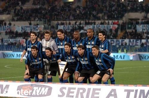 说了啥？卢克曼在被换下时与主教练尤里奇发生口角冲突（被换下不满？卢克曼与主帅尤里奇场边爆发口角）